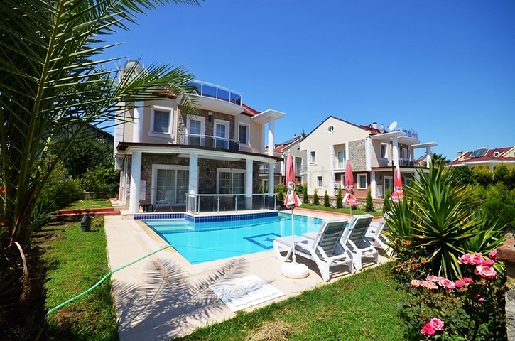 فيلا مؤثثة واسعة في فتحية