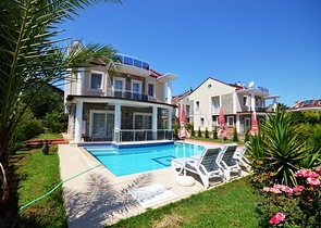 فيلا مؤثثة واسعة في فتحية