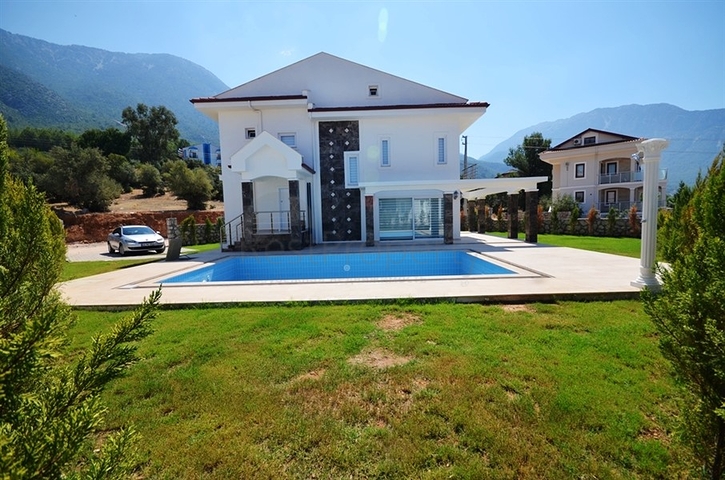 فيلا مؤثثة بتصميم مميز في فتحية