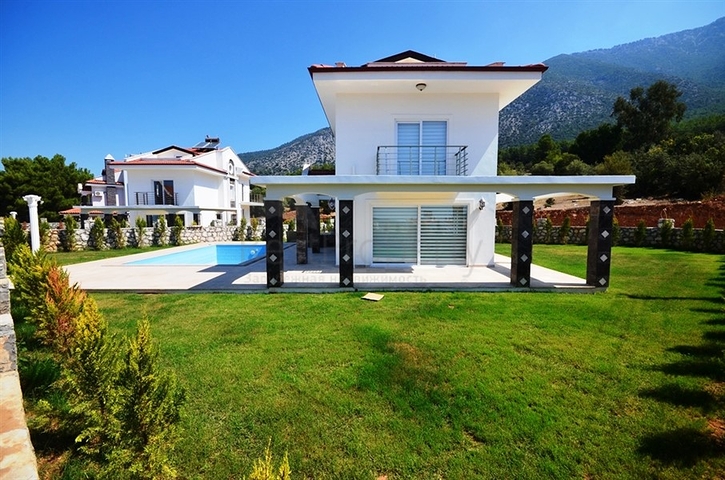 فيلا مؤثثة بتصميم مميز في فتحية