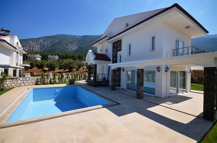 فيلا مؤثثة بتصميم مميز في فتحية