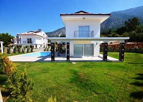 فيلا مؤثثة بتصميم مميز في فتحية