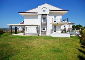 فيلا مؤثثة بتصميم مميز في فتحية