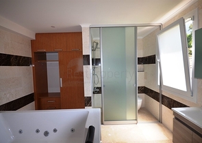 فيلا مؤثثة بتصميم مميز في فتحية