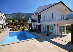 فيلا مؤثثة بتصميم مميز في فتحية