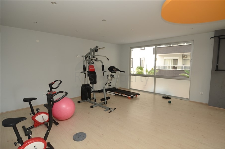 شقة بتخطيط 1+1 ضمن مجمع سكني في منطقة جيكجيلي – ألانيا