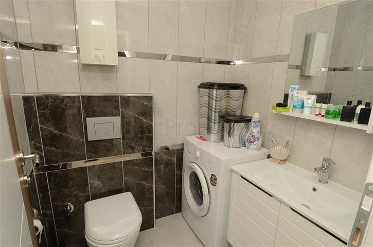 شقة بتخطيط 1+1 ضمن مجمع سكني في منطقة جيكجيلي – ألانيا