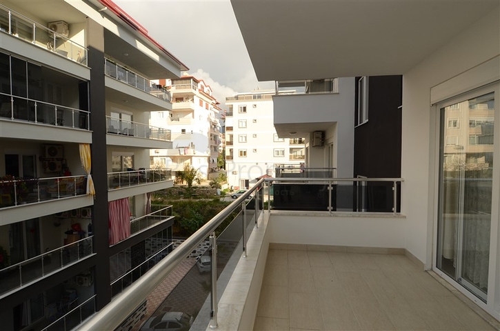 شقة بتخطيط 1+1 ضمن مجمع سكني في منطقة جيكجيلي – ألانيا