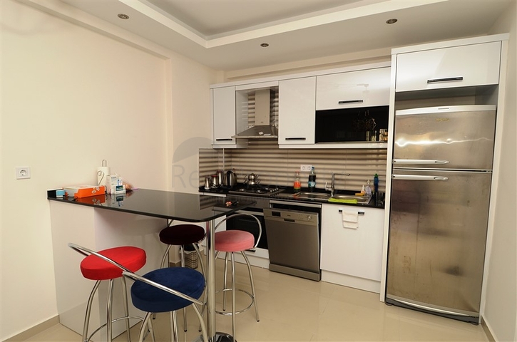 شقة بتخطيط 1+1 ضمن مجمع سكني في منطقة جيكجيلي – ألانيا