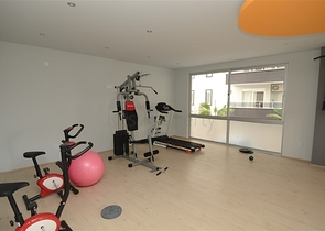 شقة بتخطيط 1+1 ضمن مجمع سكني في منطقة جيكجيلي – ألانيا