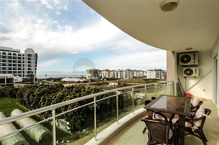 شقق ضمن مجمع سكني حديث في منطقة كاستل – ألانيا