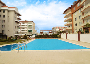 شقق ضمن مجمع سكني حديث في منطقة كاستل – ألانيا