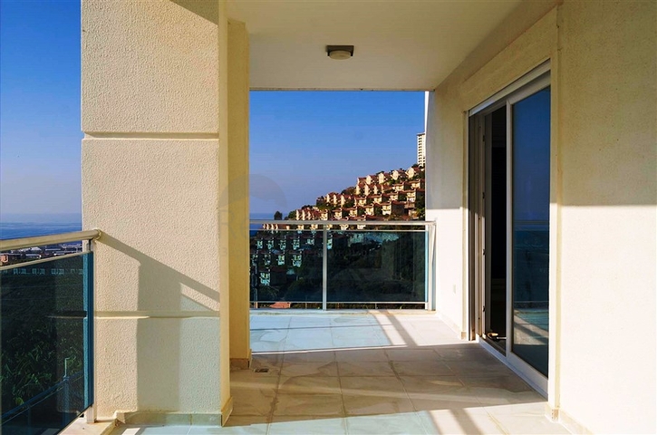 فيلا مميزة على تلة جبال طورووس في منطقة كارجي جاك من ألانيا