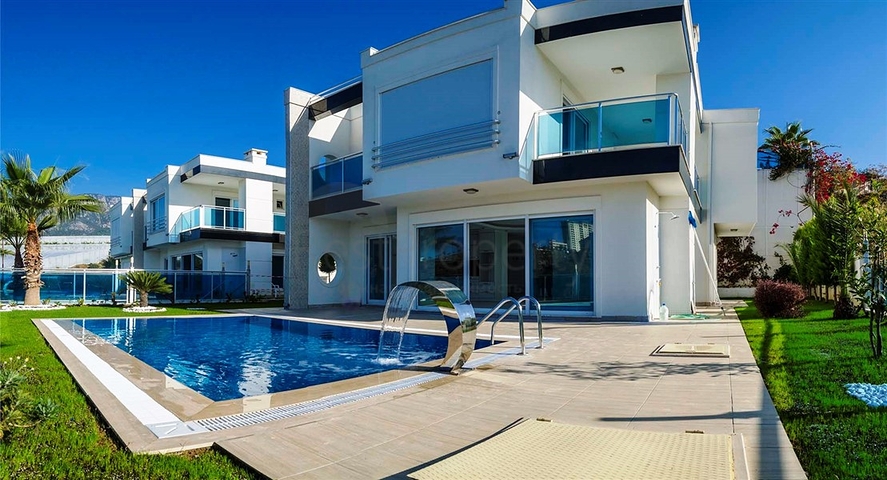 فيلا مميزة على تلة جبال طورووس في منطقة كارجي جاك من ألانيا