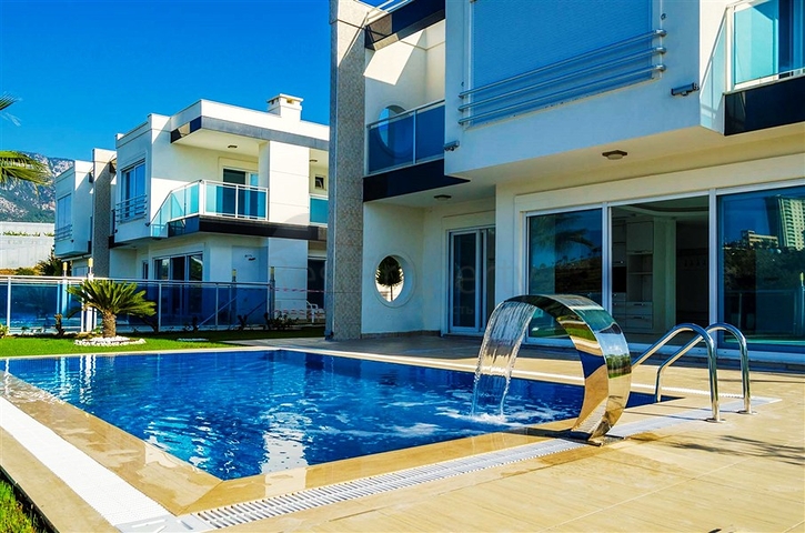 فيلا مميزة على تلة جبال طورووس في منطقة كارجي جاك من ألانيا