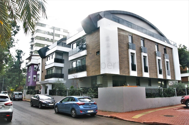 شقة مؤثثة بتصميم مميز في منطقة كونيالتي من أنطاليا