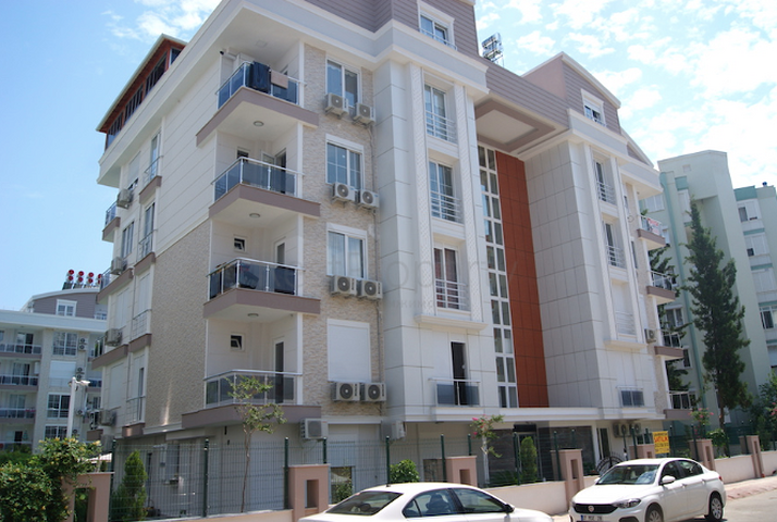 شقة مؤثثة ضمن مجمع سكني في منطقة ليمان كونيالتي من مدينة أنطاليا