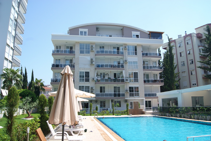 شقة مؤثثة ضمن مجمع سكني في منطقة ليمان كونيالتي من مدينة أنطاليا