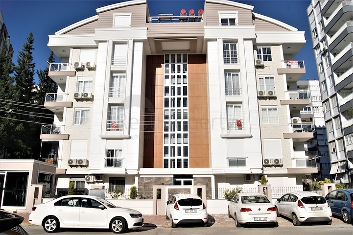 شقة مؤثثة ضمن مجمع سكني في منطقة ليمان كونيالتي من مدينة أنطاليا