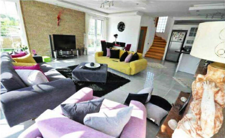 فيلا فاخرة مع حديقة كبيرة وحمام سباحة في فتحية