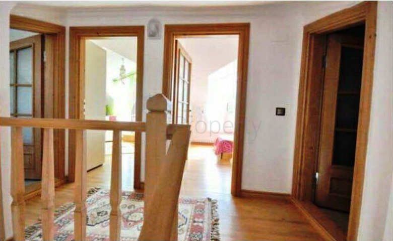 فيلا فاخرة مع حديقة كبيرة وحمام سباحة في فتحية