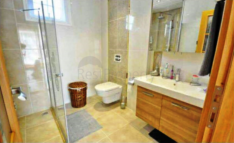 فيلا فاخرة مع حديقة كبيرة وحمام سباحة في فتحية