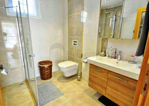 فيلا فاخرة مع حديقة كبيرة وحمام سباحة في فتحية