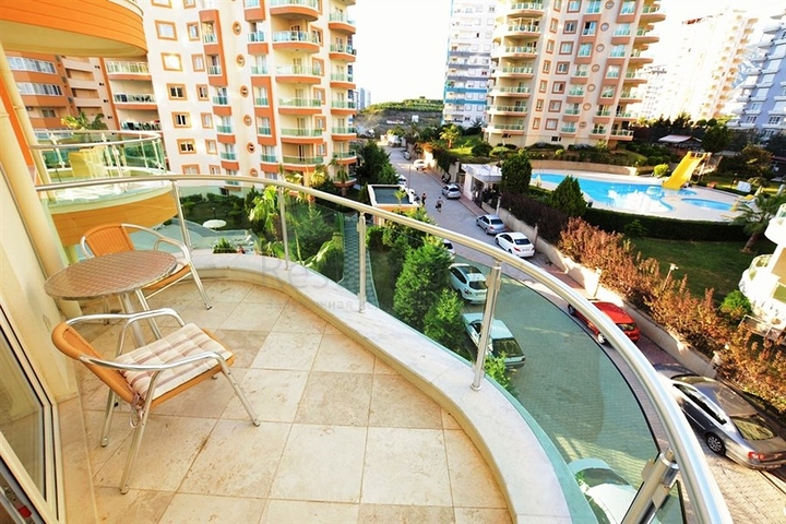 شقة مؤثثة بمساحة واسعة في منطقة محمودلار من ألانيا