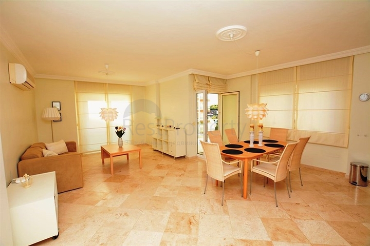 شقة مؤثثة بمساحة واسعة في منطقة محمودلار من ألانيا