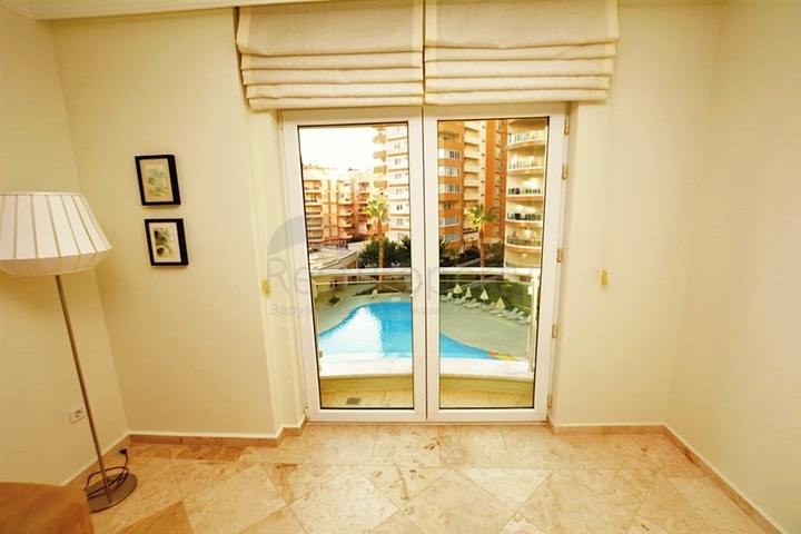 شقة مؤثثة بمساحة واسعة في منطقة محمودلار من ألانيا