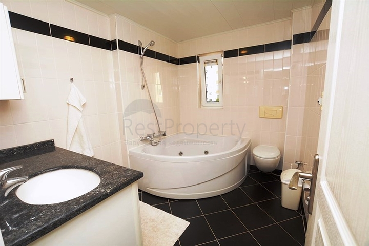 شقة مؤثثة بمساحة واسعة في منطقة محمودلار من ألانيا