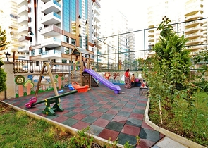 شقة مؤثثة بمساحة واسعة في منطقة محمودلار من ألانيا