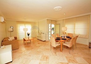 شقة مؤثثة بمساحة واسعة في منطقة محمودلار من ألانيا