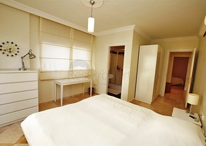 شقة مؤثثة بمساحة واسعة في منطقة محمودلار من ألانيا