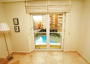 شقة مؤثثة بمساحة واسعة في منطقة محمودلار من ألانيا