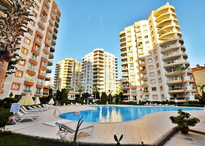 شقة مؤثثة بمساحة واسعة في منطقة محمودلار من ألانيا