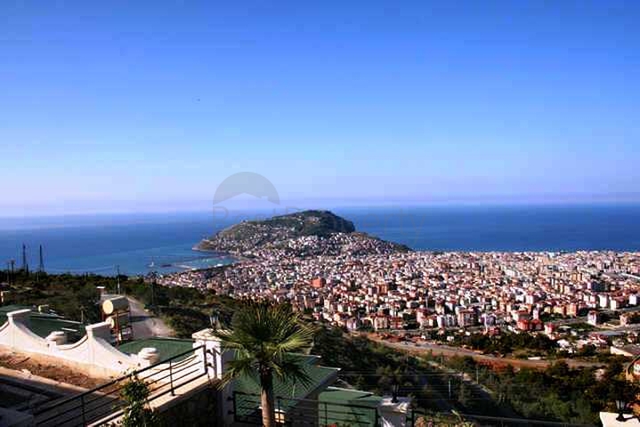 فيلا باطلالات بانورامية ساحرة في ألانيا