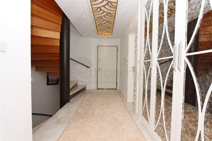 فيلا باطلالات بانورامية ساحرة في ألانيا