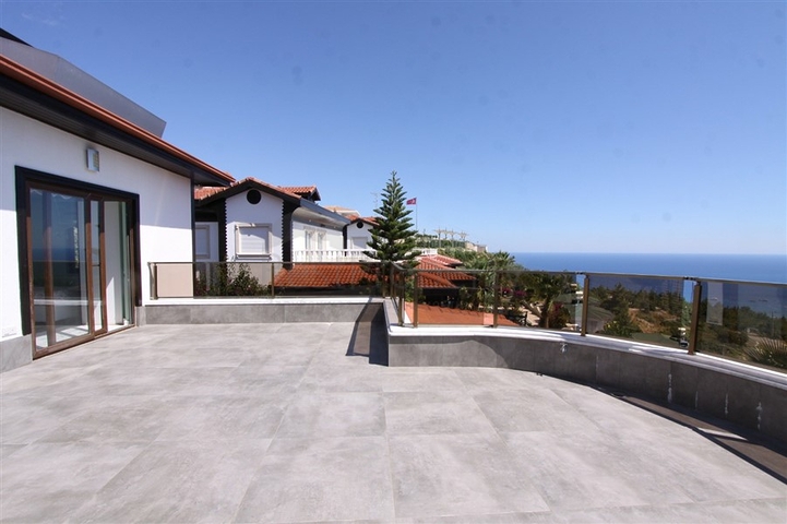 فيلا باطلالات بانورامية ساحرة في ألانيا