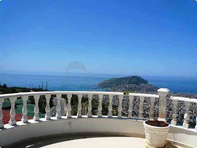 فيلا باطلالات بانورامية ساحرة في ألانيا