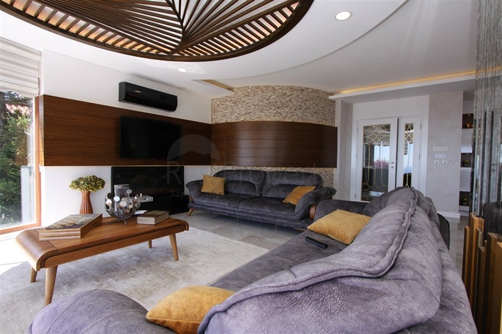 فيلا باطلالات بانورامية ساحرة في ألانيا