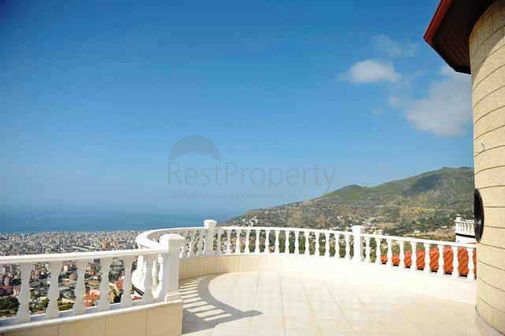 فيلا باطلالات بانورامية ساحرة في ألانيا