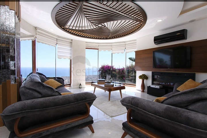 فيلا باطلالات بانورامية ساحرة في ألانيا