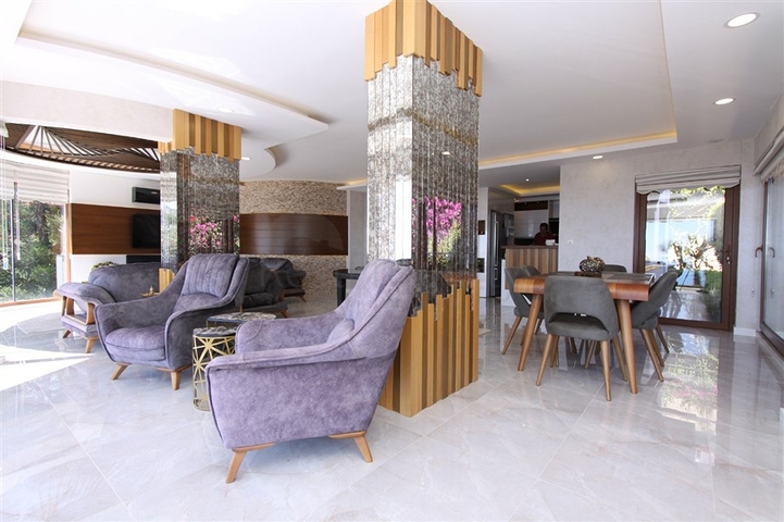 فيلا باطلالات بانورامية ساحرة في ألانيا