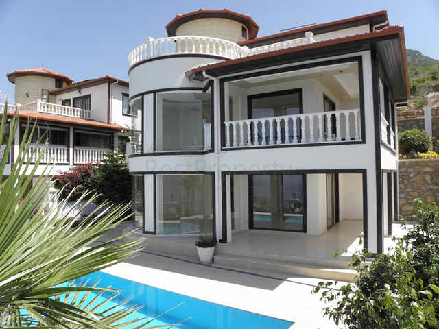 فيلا باطلالات بانورامية ساحرة في ألانيا