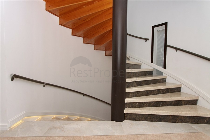 فيلا باطلالات بانورامية ساحرة في ألانيا