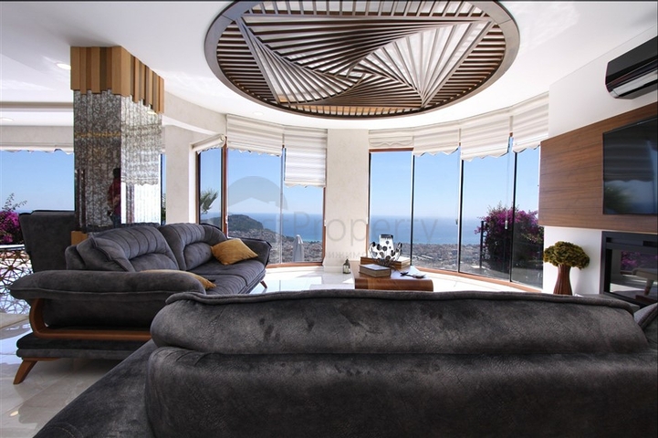 فيلا باطلالات بانورامية ساحرة في ألانيا