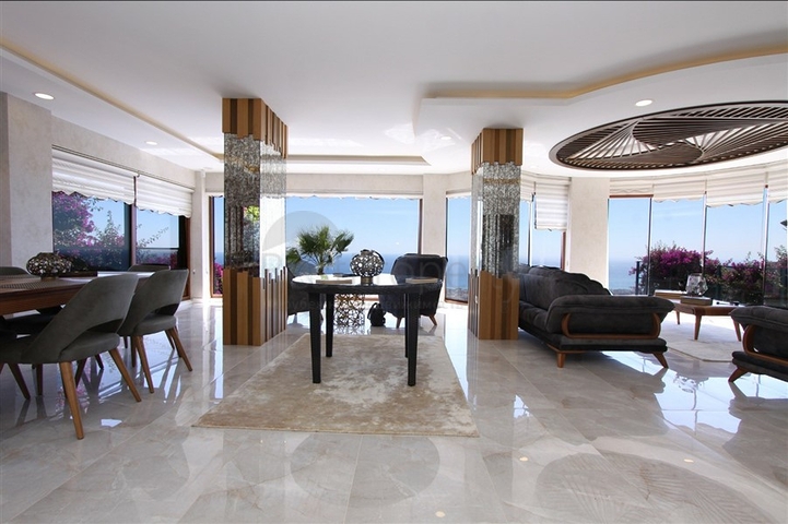 فيلا باطلالات بانورامية ساحرة في ألانيا