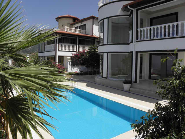 فيلا باطلالات بانورامية ساحرة في ألانيا