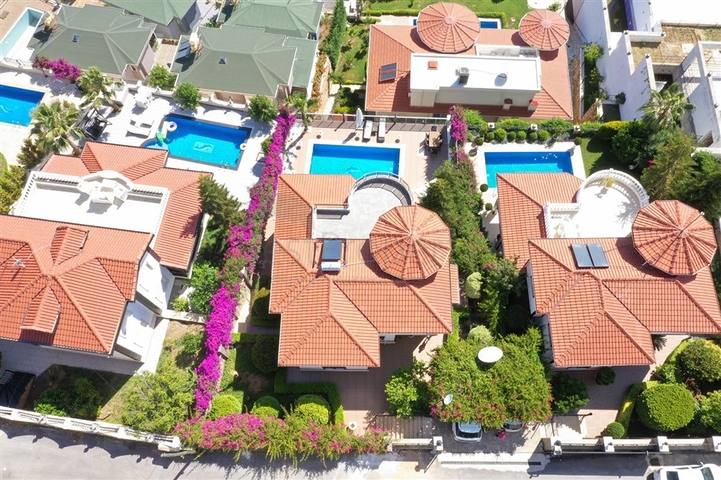 فيلا باطلالات بانورامية ساحرة في ألانيا